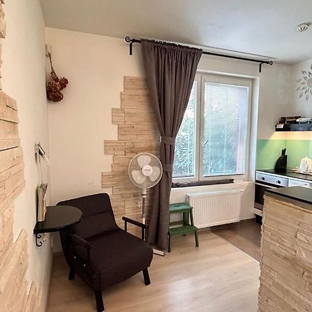 Bastien Studio Near Airport Praga Zewnętrze zdjęcie