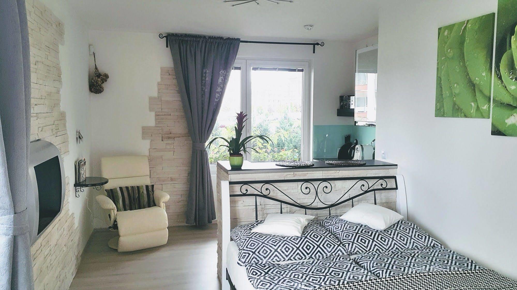 Bastien Studio Near Airport Praga Zewnętrze zdjęcie